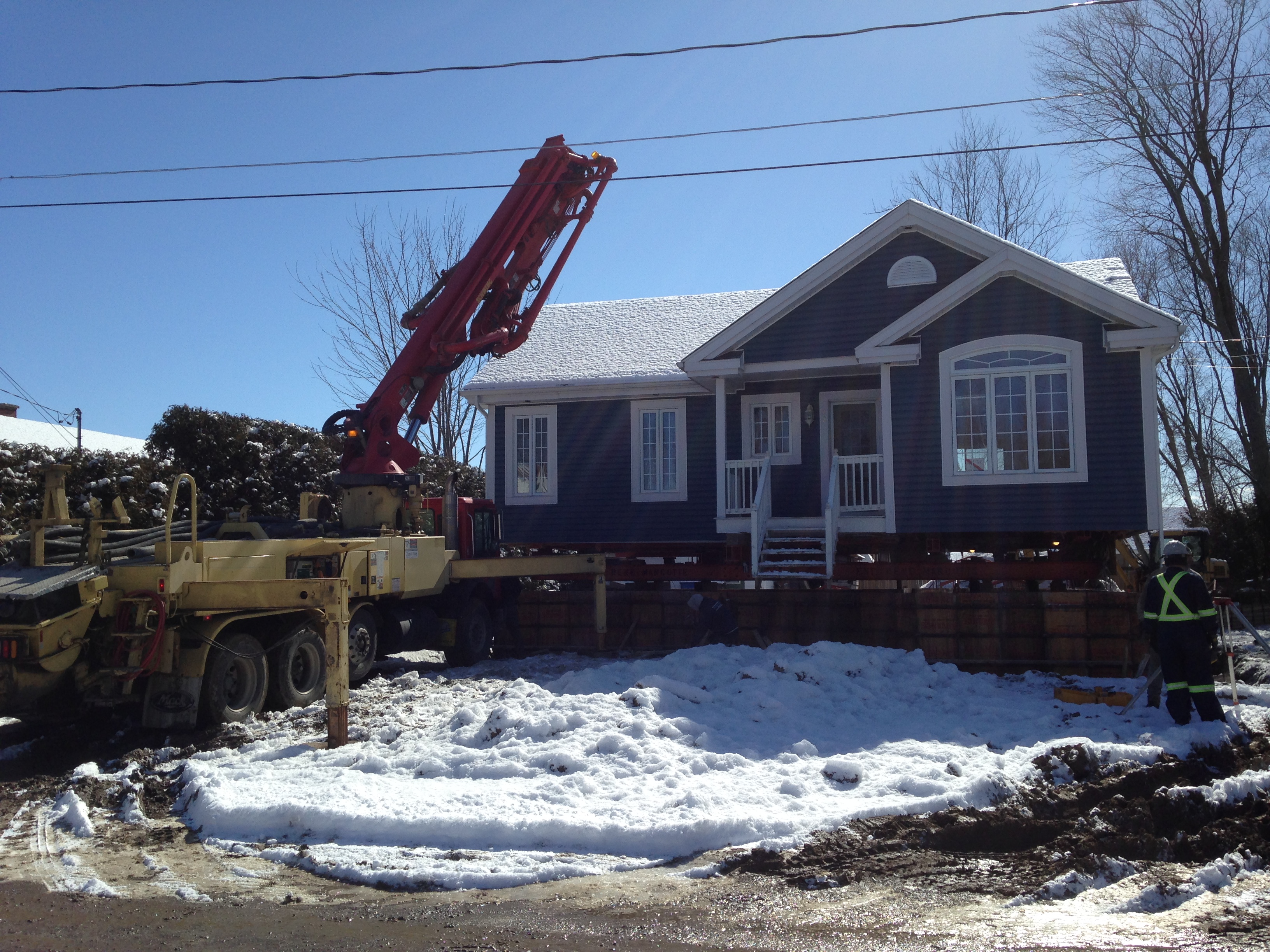 Réfection de fondation et soulèvement de la maison bleue - Entreprises Marcotte